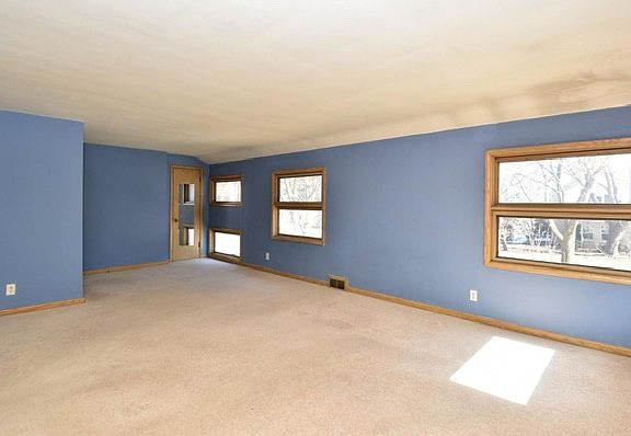 3rd image of 4375 N Marlborough Dr