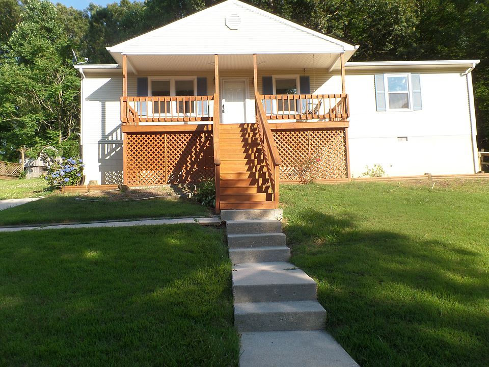 1st image of 305 Bull Run Dr