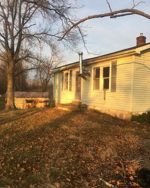 2nd image of 621 Bush Ln