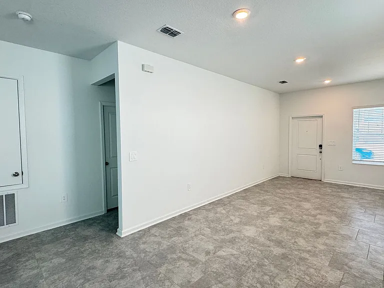 3141 Laurent Loop — Photo 5