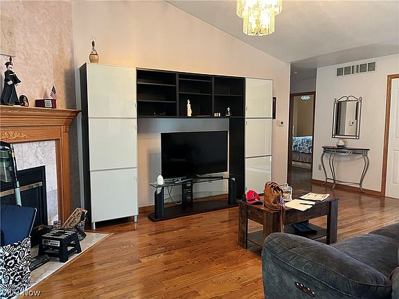 3rd image of 1501 Birch Run Dr
