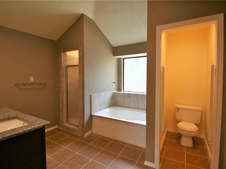 903 Ashmount Ln — Photo 14