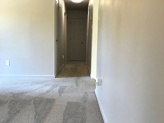 4th image of 210 Belmont Dr
