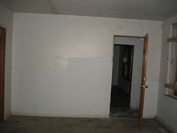 3rd image of 4525 S Hermitage Ave