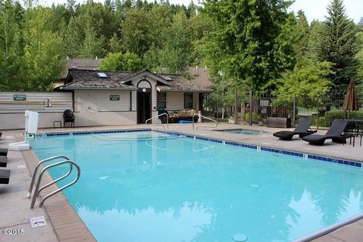 1750 E Lakeshore Dr — Photo 3