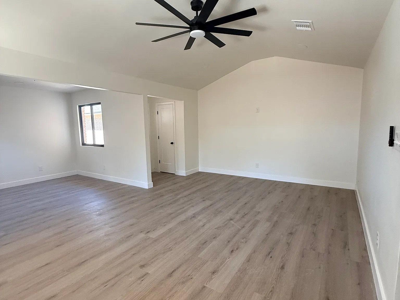 3 bed, 1250 sqft, $1,700 — Photo 2
