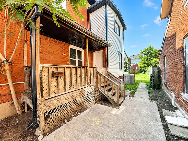 24 Cayuga St #A — Photo 23