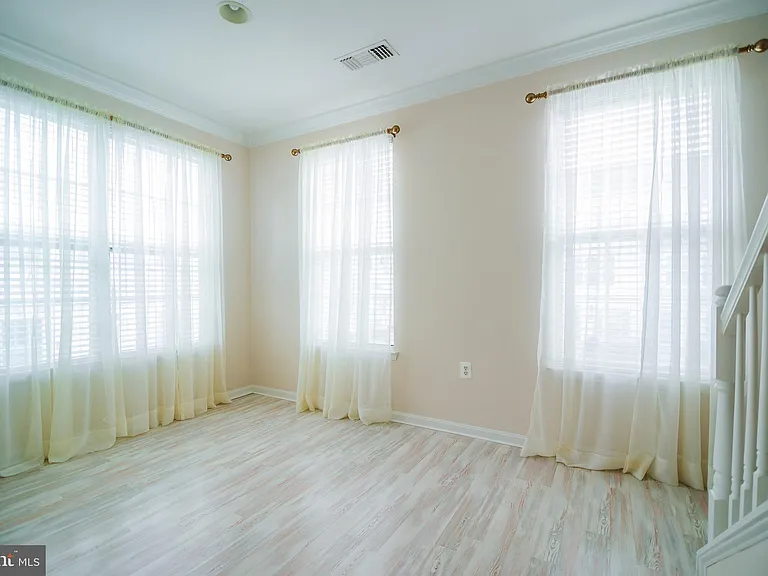 21785 Jarvis Sq — Photo 20