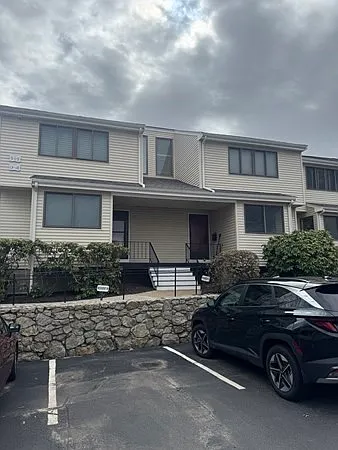 Building Photo - 909 Pleasant St #14