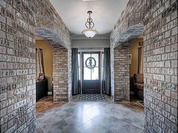 3rd image of 203 Glen Arbor Blvd
