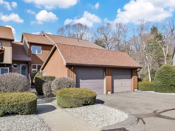181 Pine Grove Dr, South Hadley, MA 01075