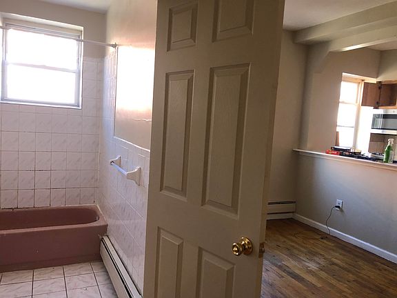 4th image of 686 Bergen Ave #2