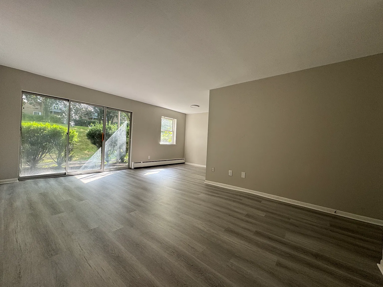 279A Oakville Ave — Photo 2