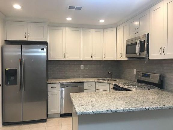 2nd image of 309 Wycoff Way W #309
