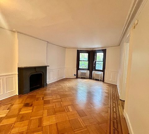 2nd image of 192 Lincoln Pl #1