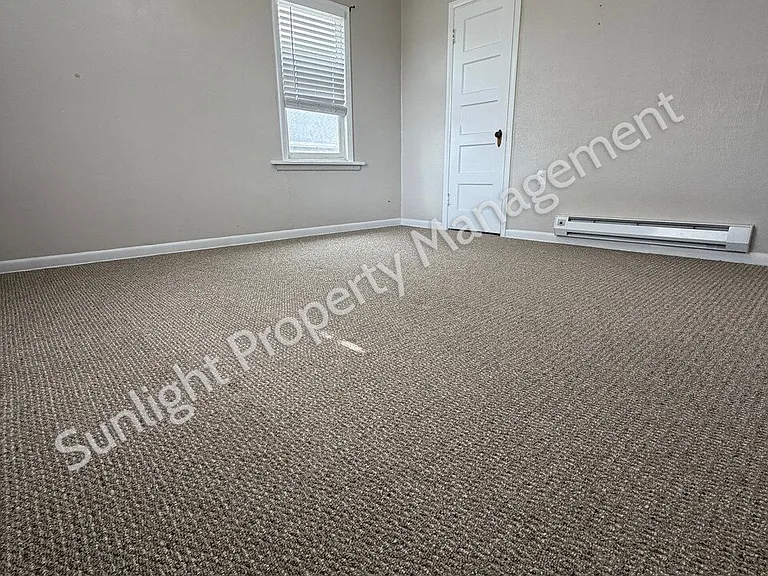 804 W 4th St — Photo 16