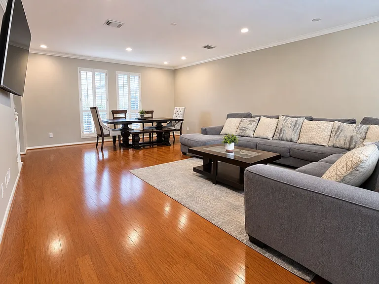 2357 Jackson St — Photo 3