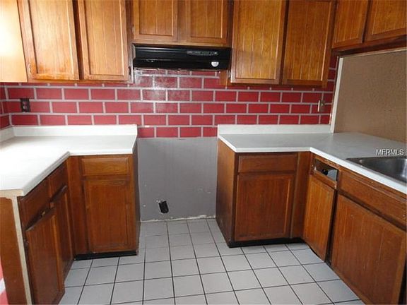 3rd image of 1830 Amberly Ave #T5