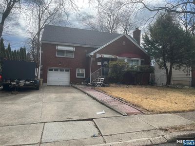 86 Howland Ave, Teaneck, NJ, 07666