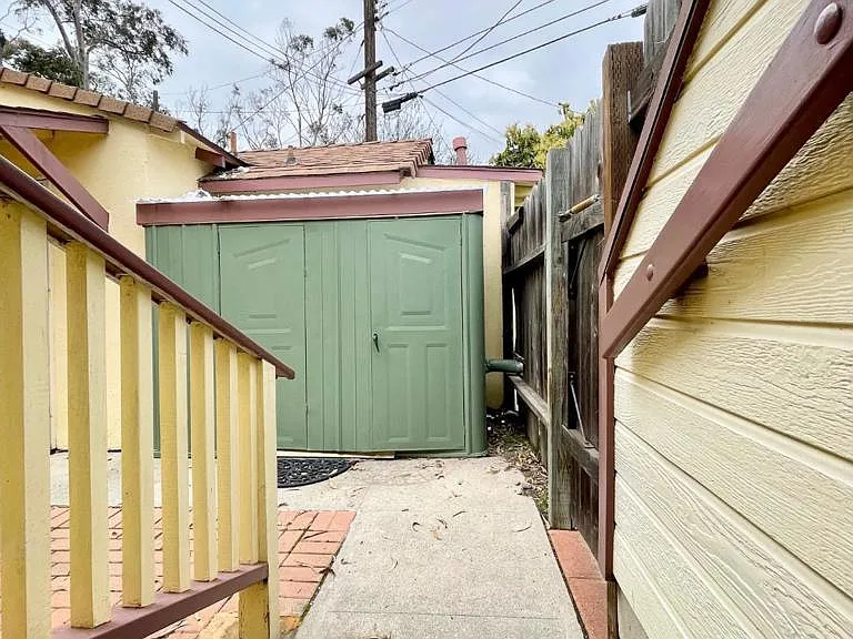 240 N Surfside Dr — Photo 12