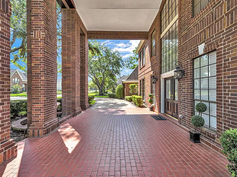 21410 Ganton Dr — Photo 6
