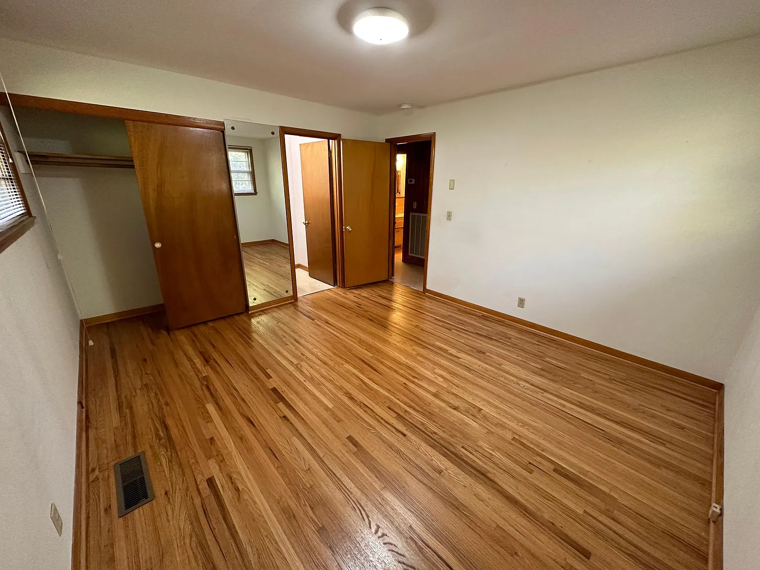 204 Edgebrook Rd — Photo 4