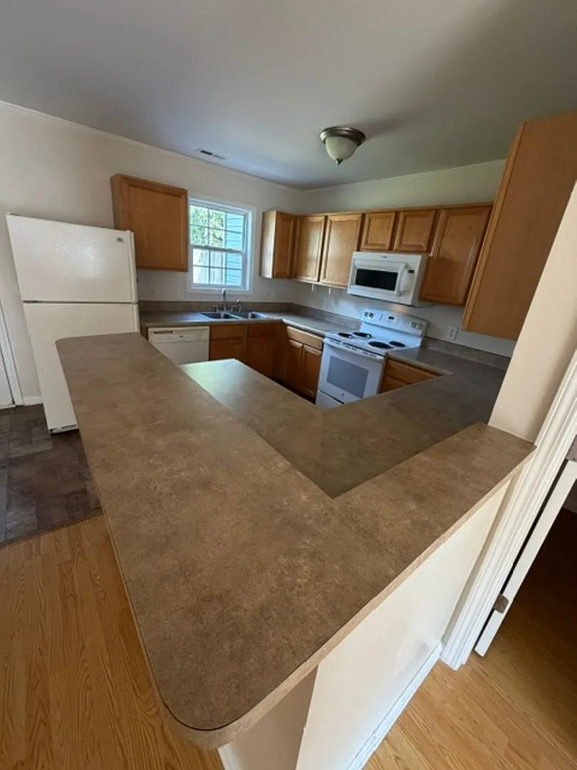 125 Apache Trail — Photo 3