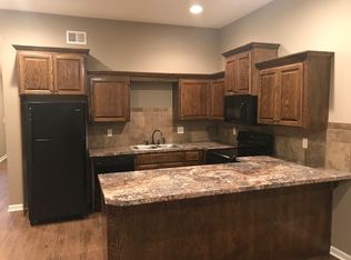 302 SW Carson Dr, Blue Springs, MO 64014