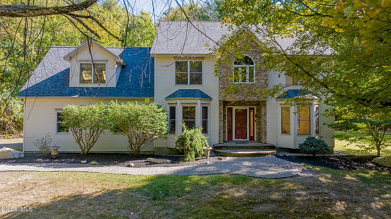 2nd image of 28 Hill Road