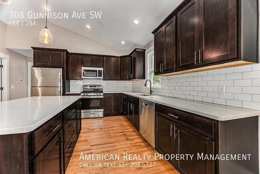 6 bed, 2133 sqft, $3,700 — Photo 3