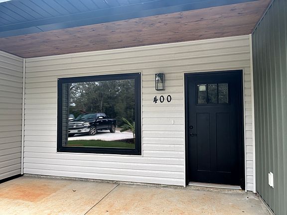 front patio nice large sitting area with coverd patio