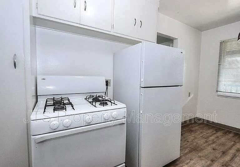 4439 V St #6 — Photo 17