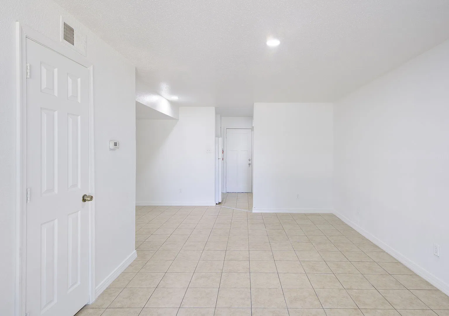 Hallshire Apartments — Photo 4