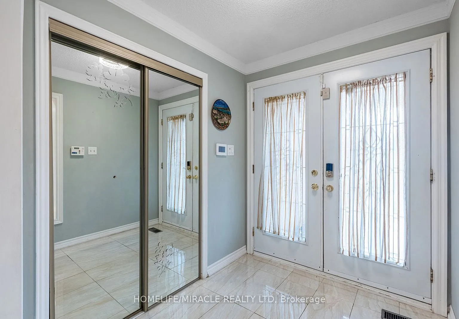 5 bed, $4,300 — Photo 2