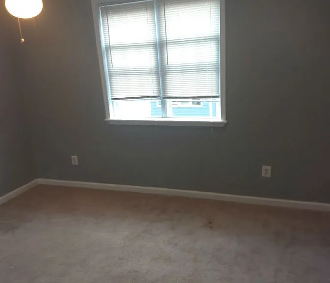 435 E Wildey St — Photo 10