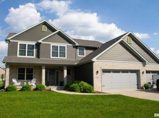 211 Prairie Dr, Lexington, IL 61753