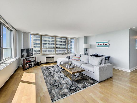 5th image of 3550 N Lake Shore Dr APT 1015