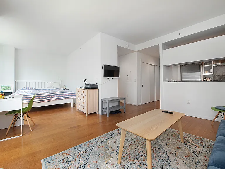 200 Chambers St #5R — Photo 3