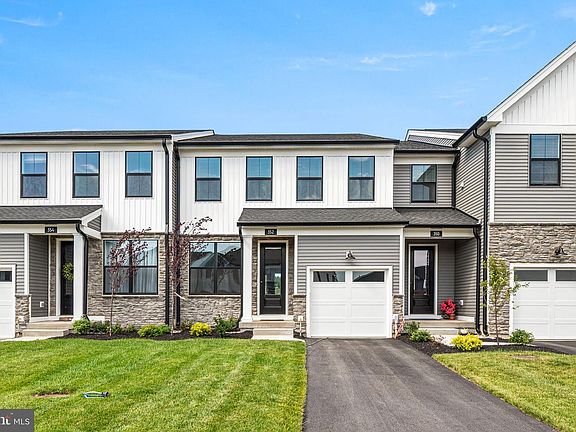 2nd image of 352 Aspen Way