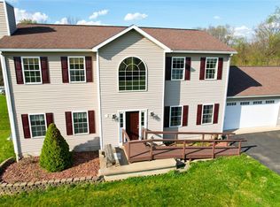 91 Green Manor Dr, Butler, PA 16002