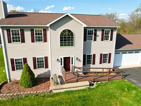 91 Green Manor Dr, Butler, PA 16002