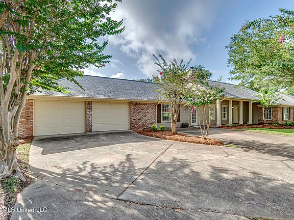 5th image of 102 Rockwood Dr