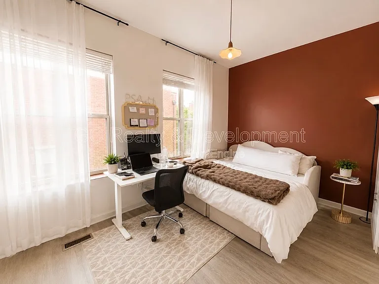 2503 S Calumet Ave — Photo 19