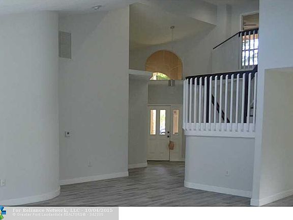 3rd image of 600 Misty Oaks Ln