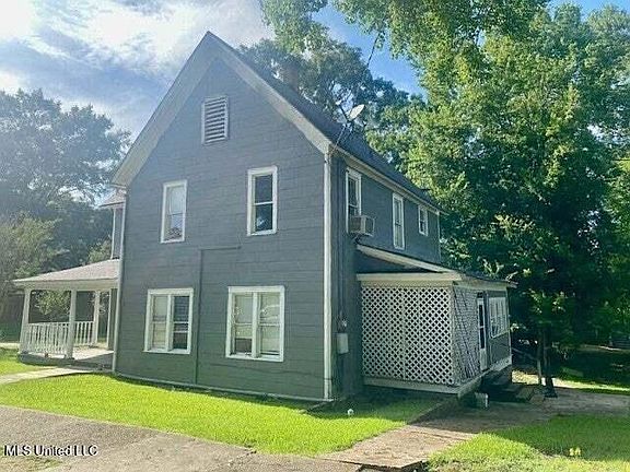 3rd image of 400 Burke Ave