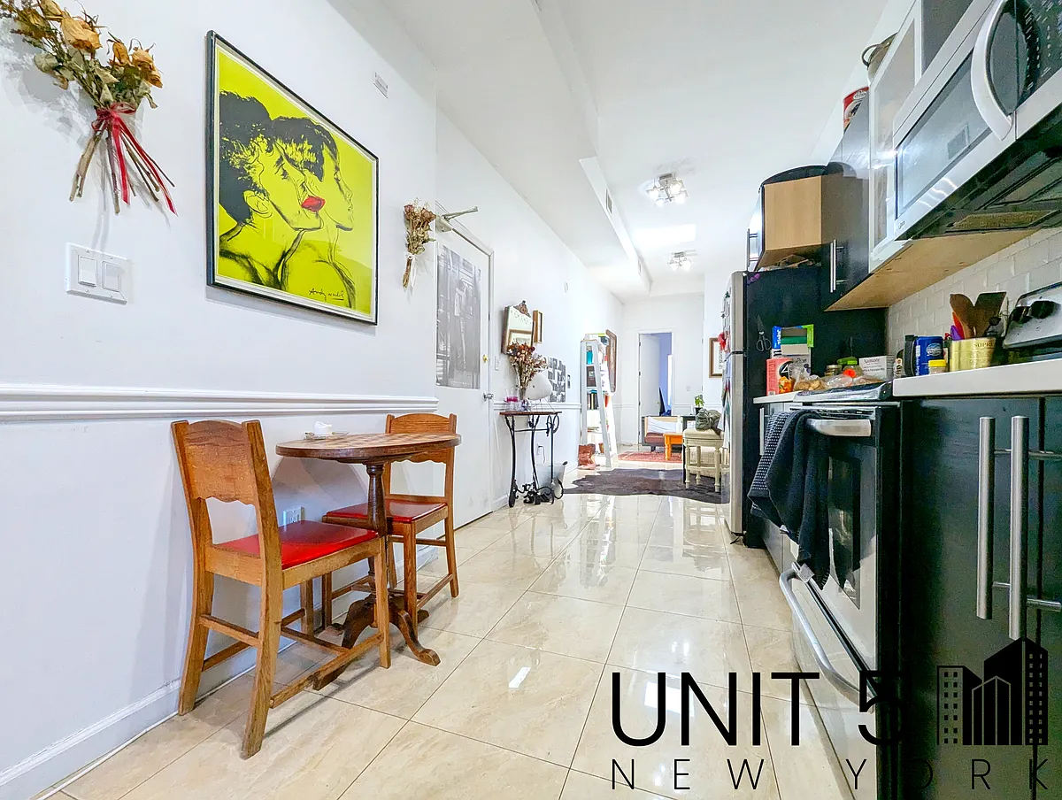 Building Photo - 1615 Cornelia St #2
