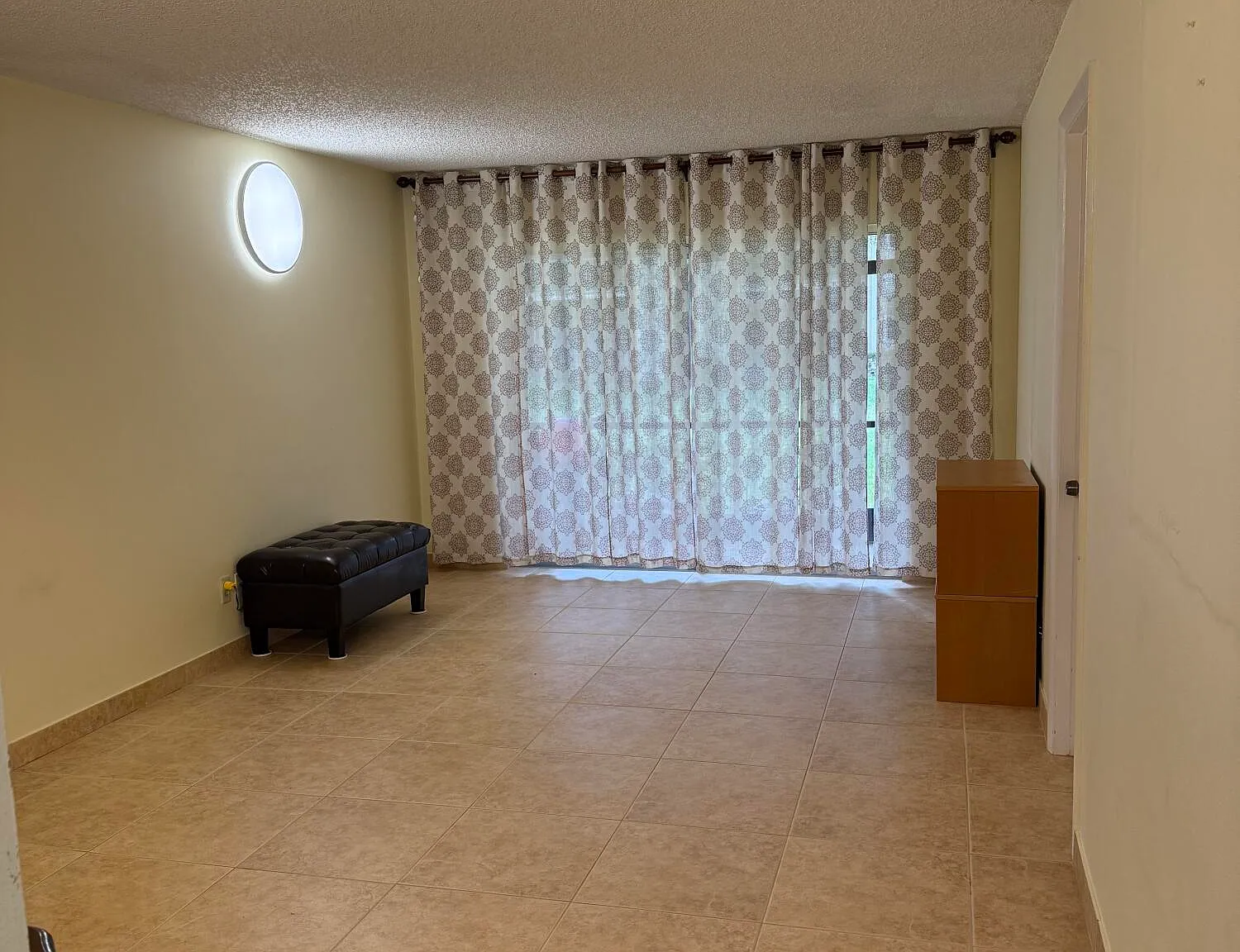 1 bed, 1.5 bath, 690 sqft, $1,600 — Photo 2