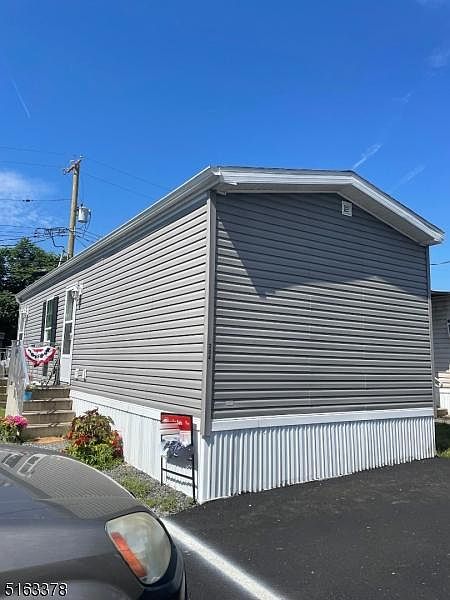 1st image of 204 Faith St