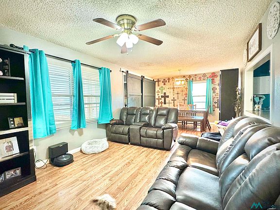 3rd image of 428 E Seco Dr