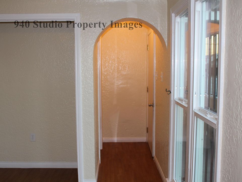 1st image of 940 1/2 W 54th St